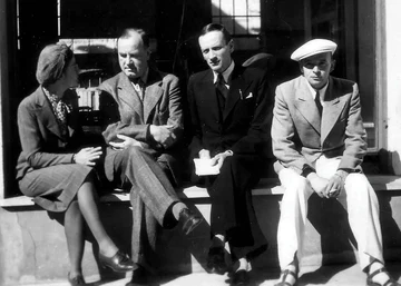 Deuxième à partir de la gauche, Alexander Kawałkowski, président du réseau de résistance POWN, en visite au lycée. Ici entouré de Zofia Lukasiewiecz, Wacław Godlewski et Kazimierz Gerhardt (Association Mémoire du lycée polonais).
