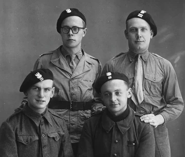 Soldats de l'Armée polonaise. Photo envoyée à Zofia Lukasiewicz, professeur de biologie (Association Mémoire du lycée polonais).