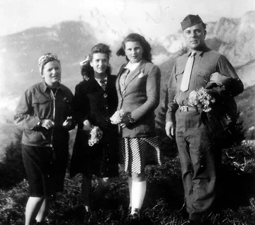 Stefan Wrona, l'œil de Moscou, en galante compagnie à la Côte 2000 (Association Mémoire du lycée polonais).