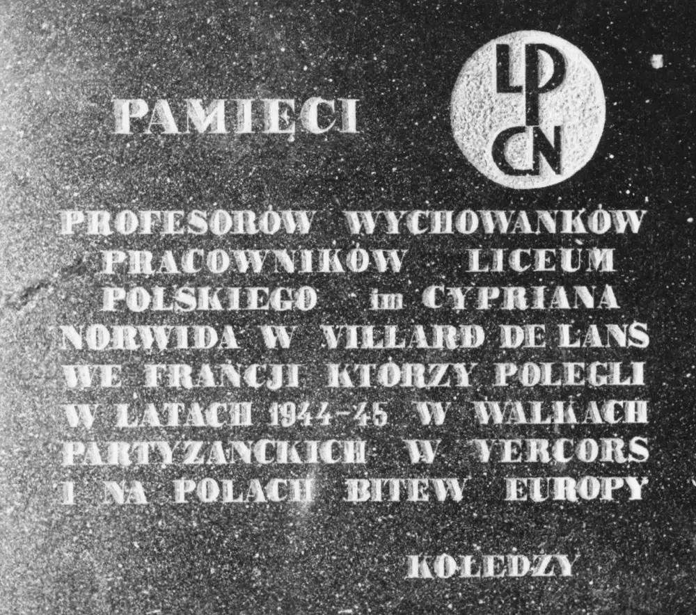 1986 — Inauguration d’une plaque commémorative à Varsovie