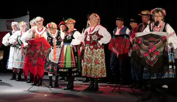 La troupe Krakowiac. Les costumes sont expliqués…