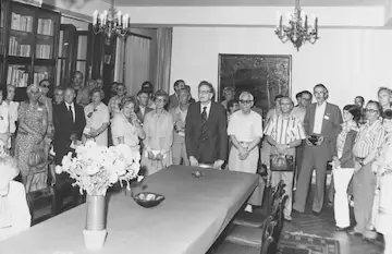 Fin des années 1980. Tadeusz Lepkowski, grand historien polonais et auteur de Une école libre polonaise en France occupée, en bout de table, entouré de ses collègues Villardiens.